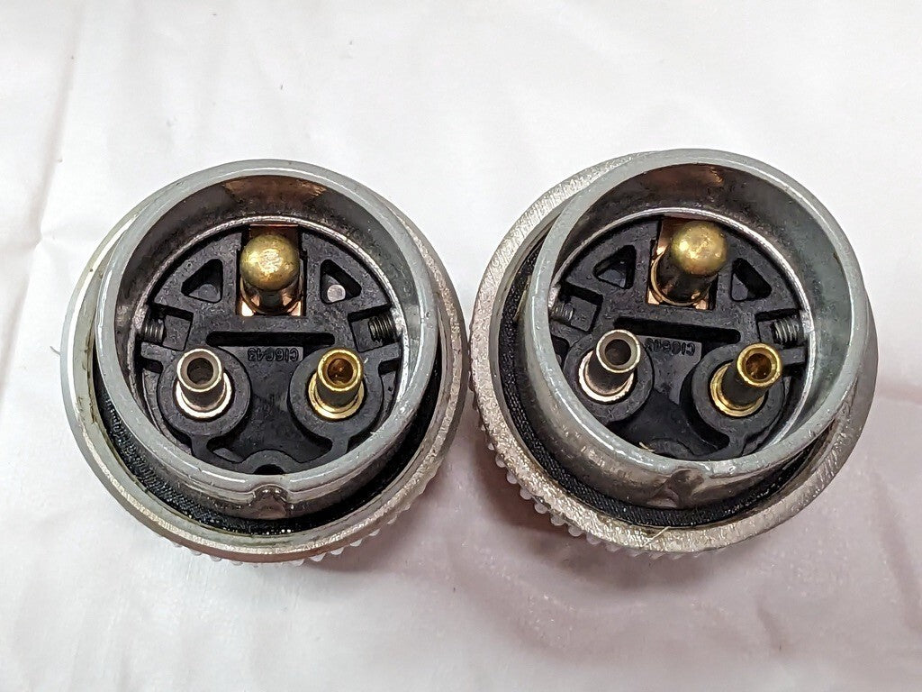 Thomas & Betts Male Plugs FS/FD 10A 600VAC 20A 250VAC 2P3W QTY 2 3720-RS