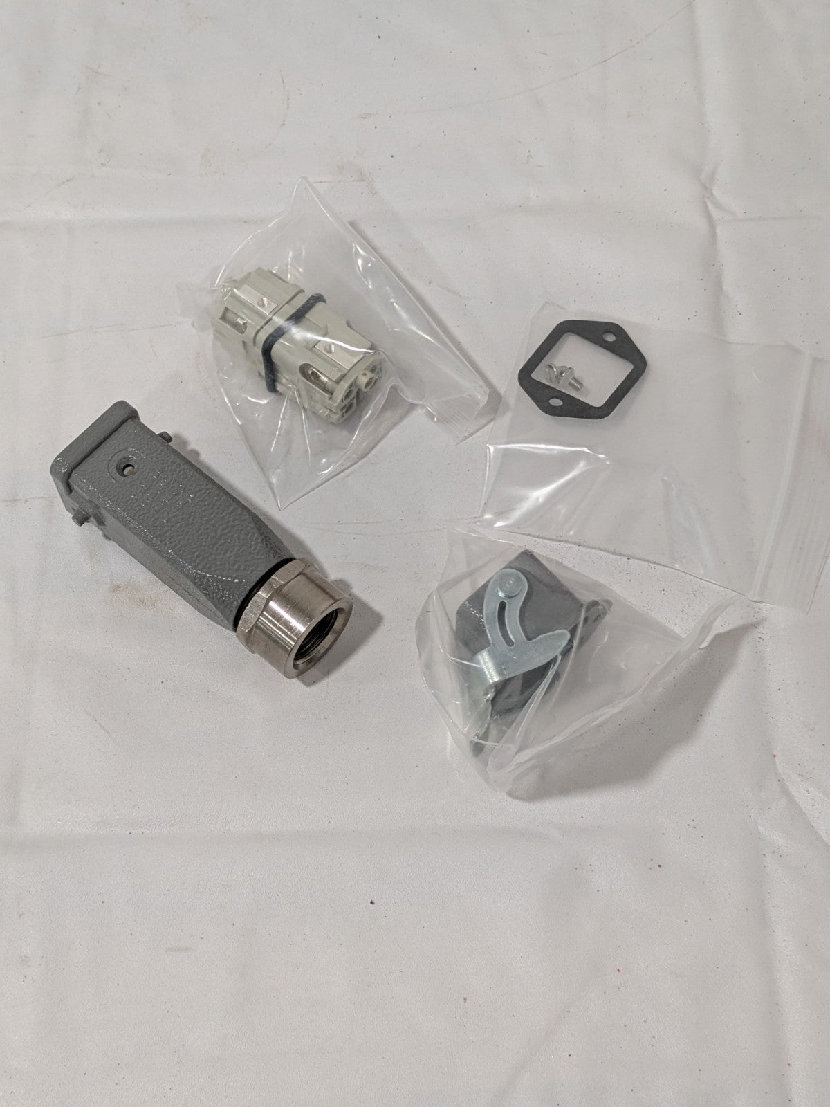Harting Heavy Duty Power Connectors HAN KIT 4A W/ 3/8 NPT ADAPTER 7310205040001