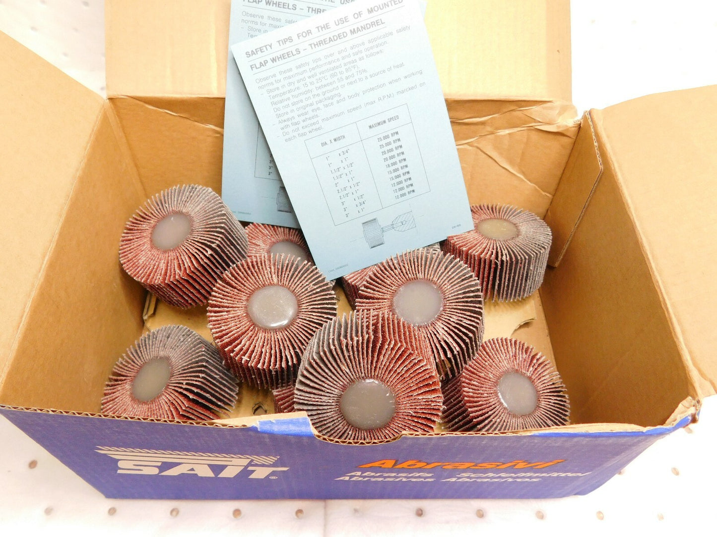 Sait Unmounted Flap Wheel Aluminum Oxide 2" x 1" x 1-1/4-20 60 Grit Qt