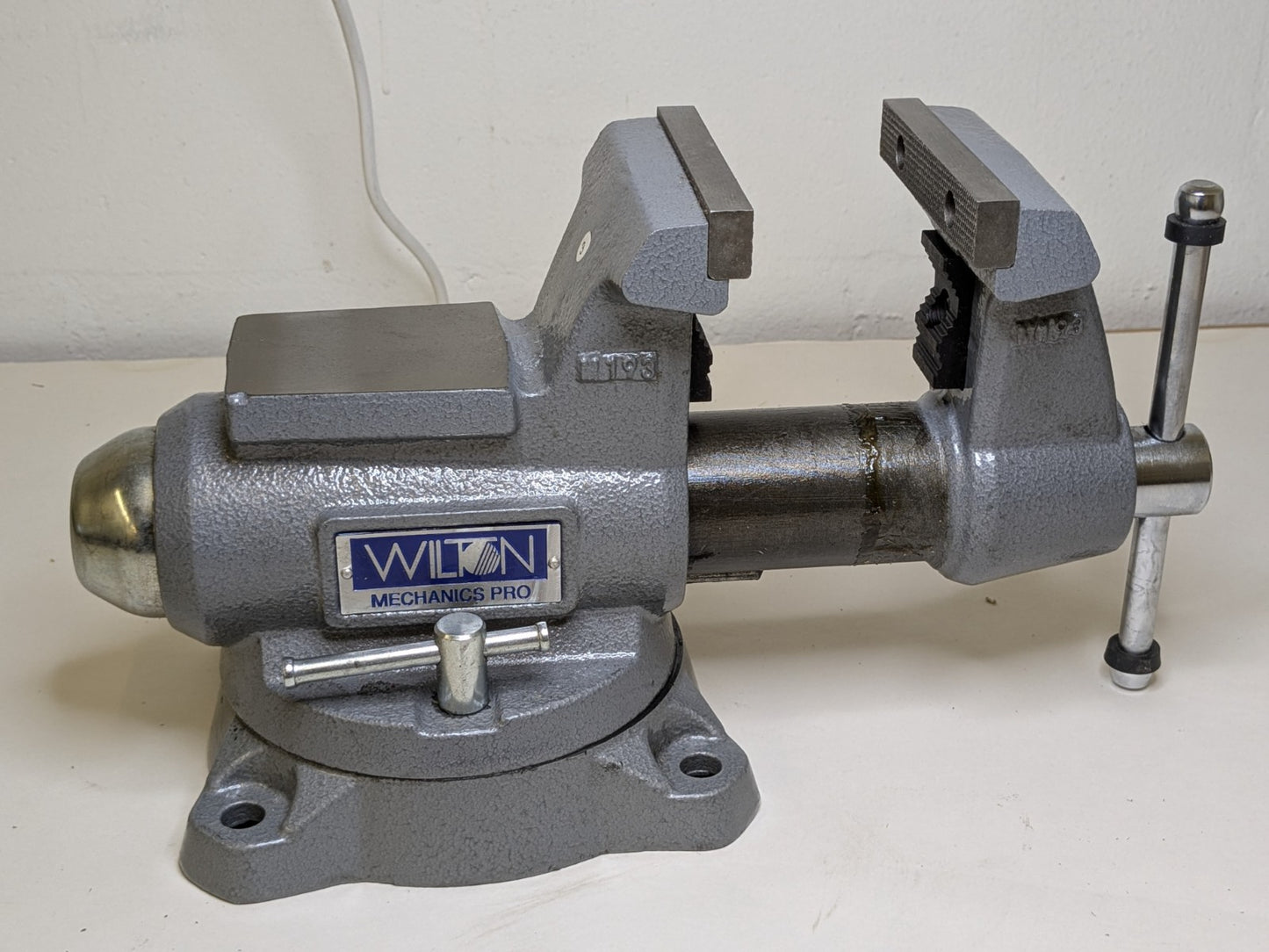 Wilton Mechanics Pro Bench Vise w/ Swivel Base 4-1/2" Jaw Width 4" Opening 28810