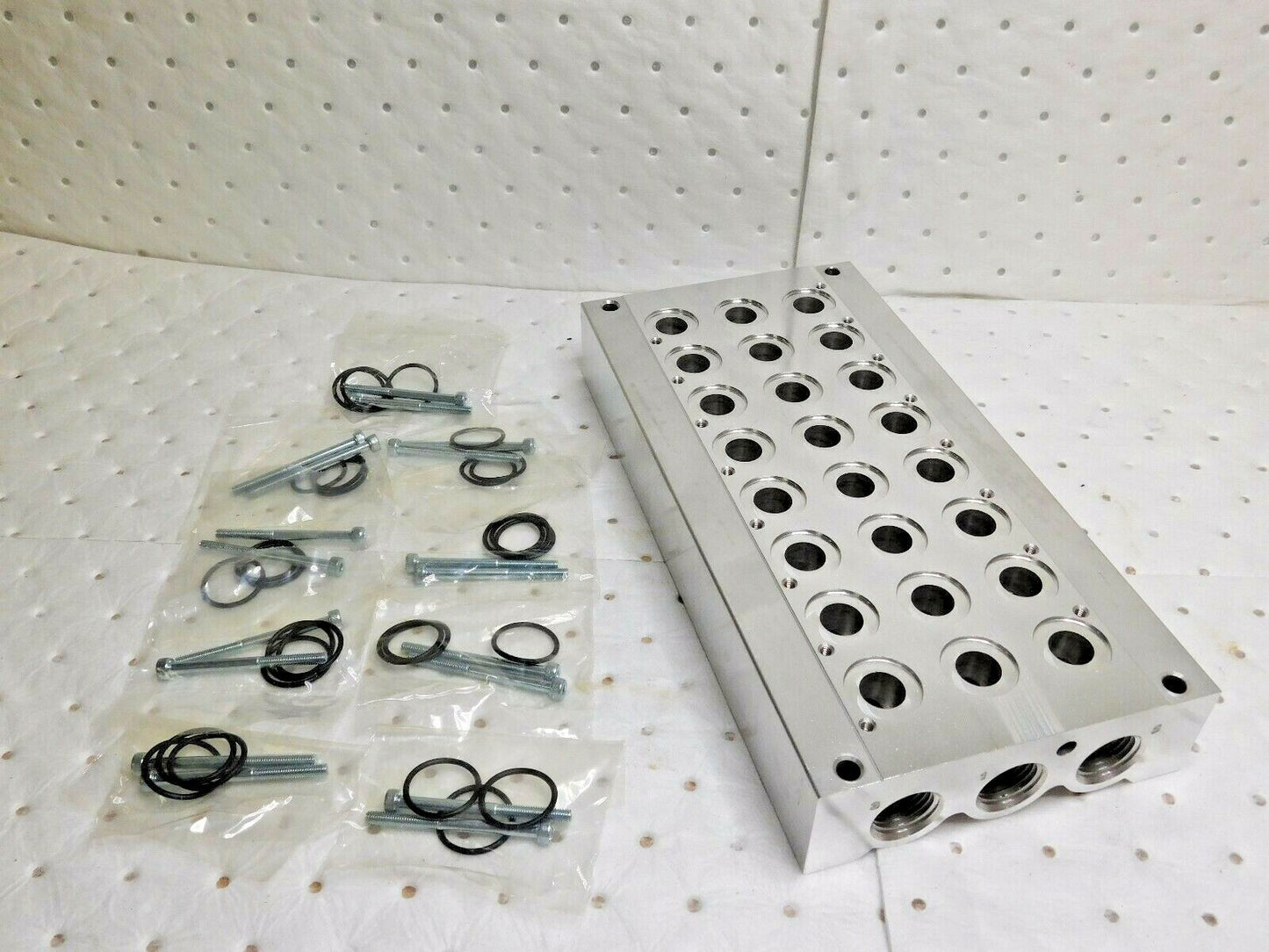Jupiter Pneumatics Manifold 3/8" Inlet x 1/2" Outlet 8 Ports 703800081