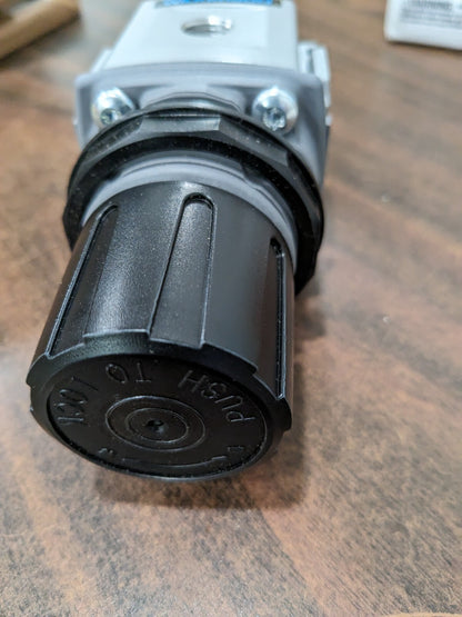 WILKERSON Compressed Air Regulator: 1/4″ NPT, 300 Max psi R18-02-F0G0B