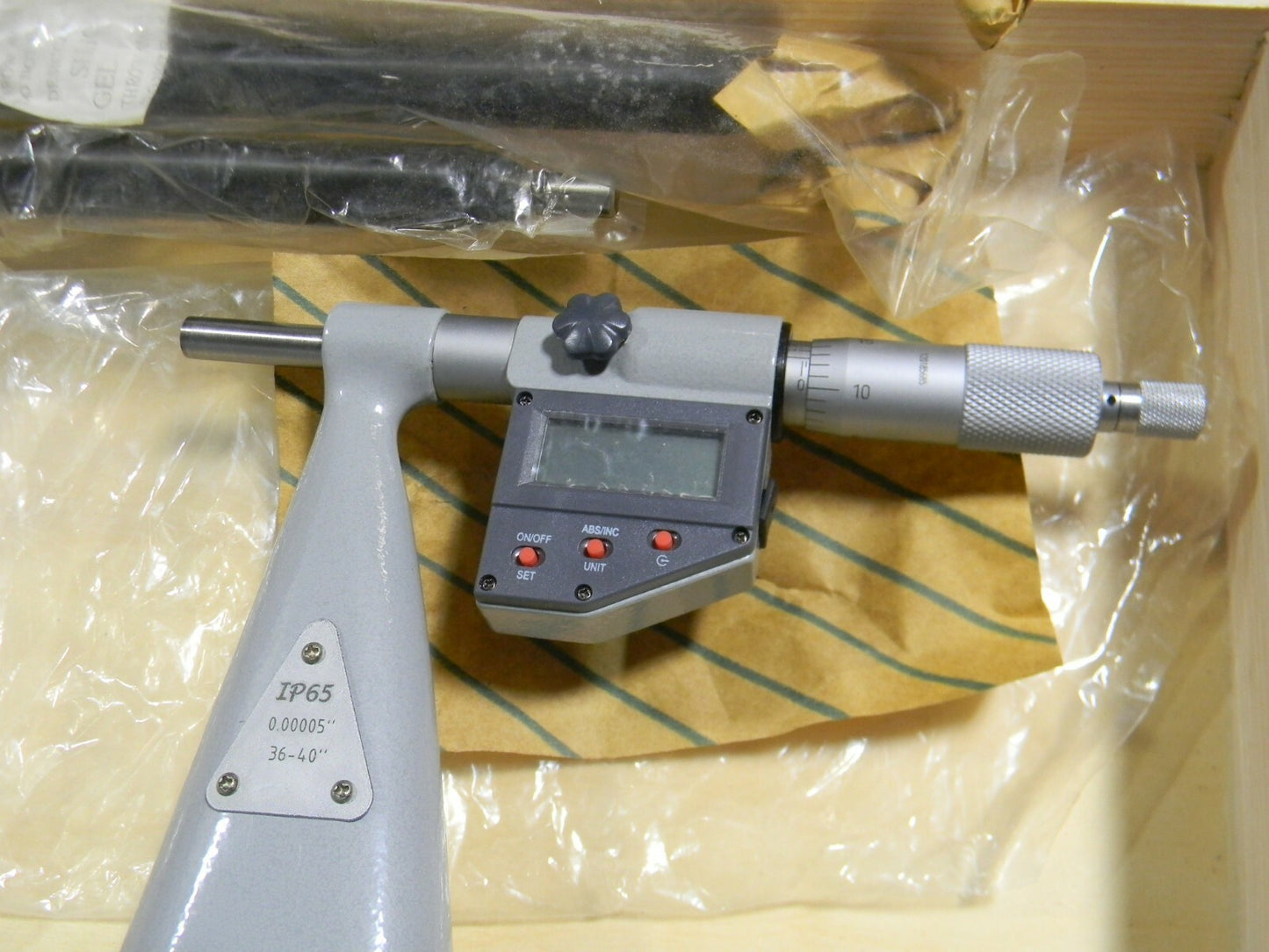 SPI Electronic Micrometer Set w/ Interchangeable Anvil 36" - 40" Range
