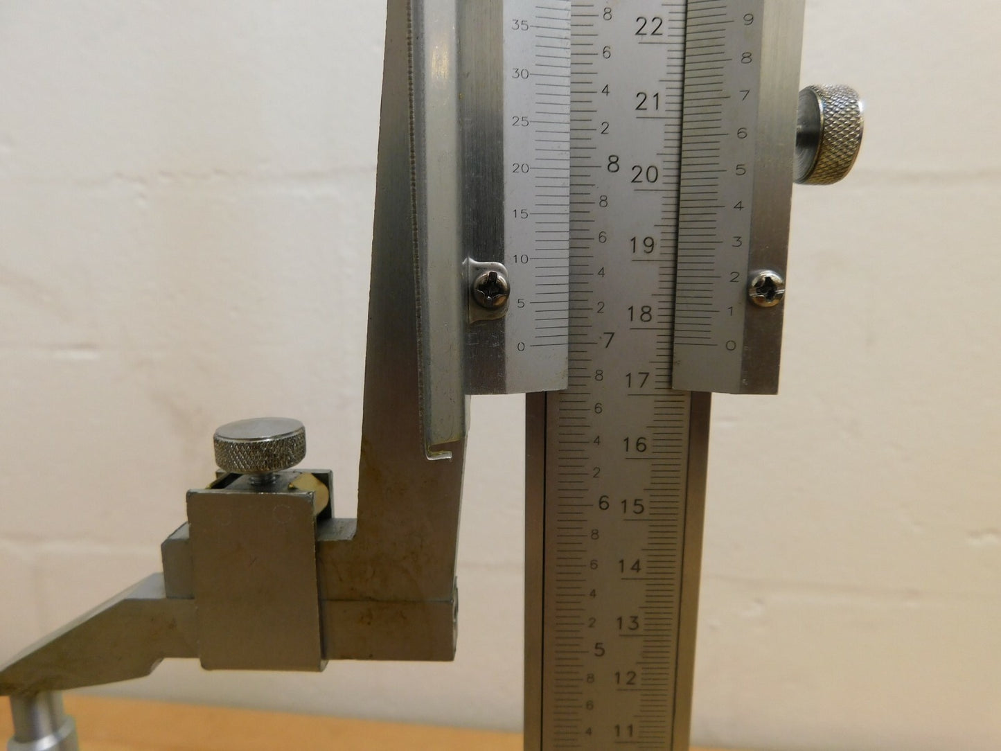 Pro-Grade Vernier Height Gage 0.001" Graduation 0 to 12" Measurement 0