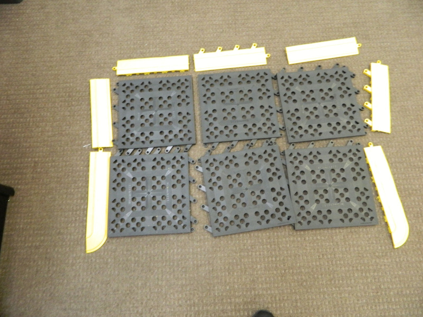 WEARWELL 42"L 27"W 5/8"T Dry/Wet Medium Duty AntiFatigue Matting 544.58X27X42BYL
