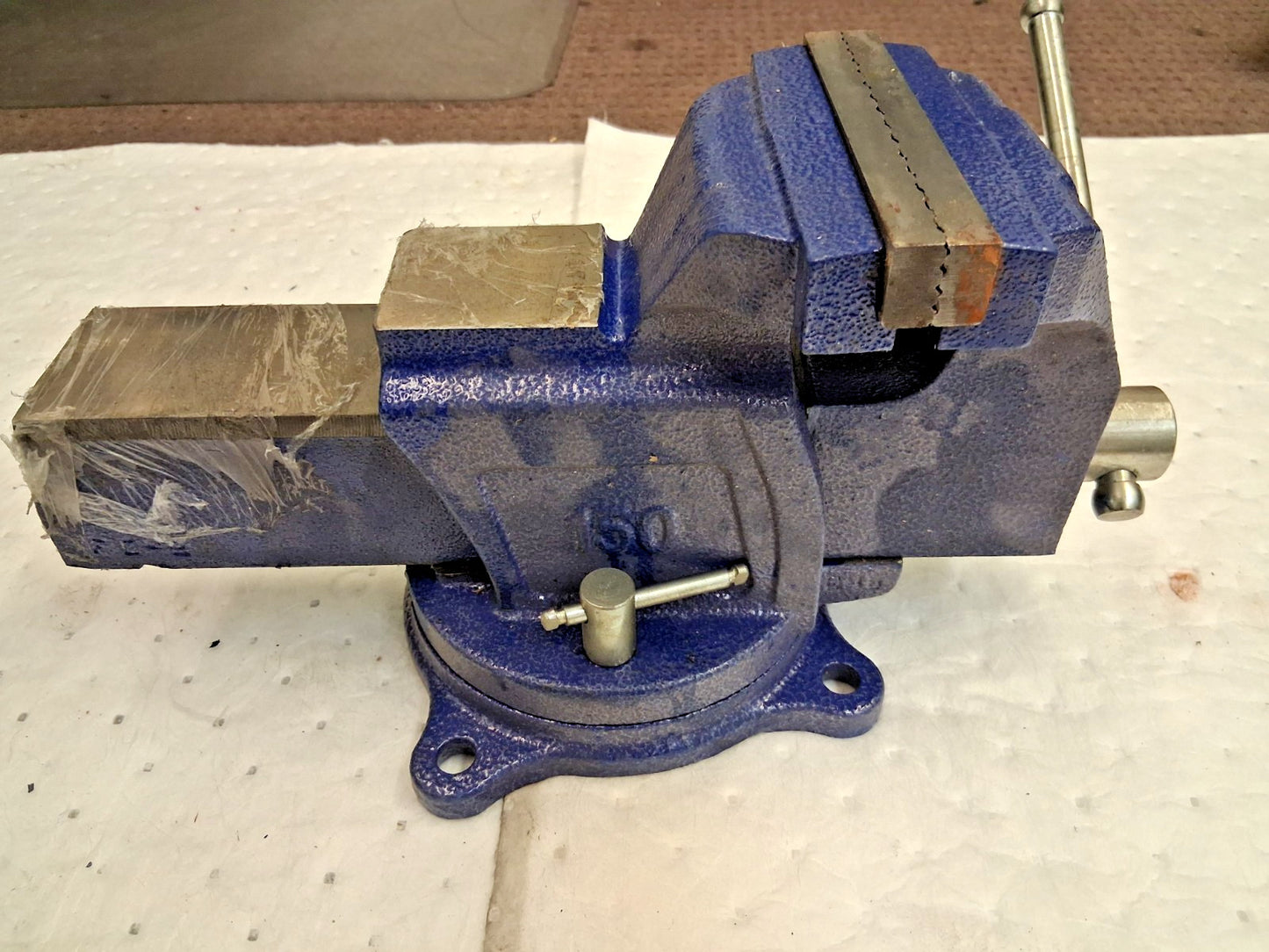 Pro Bench Vise 6" Jaw Width 3" Throat Depth CBV00660