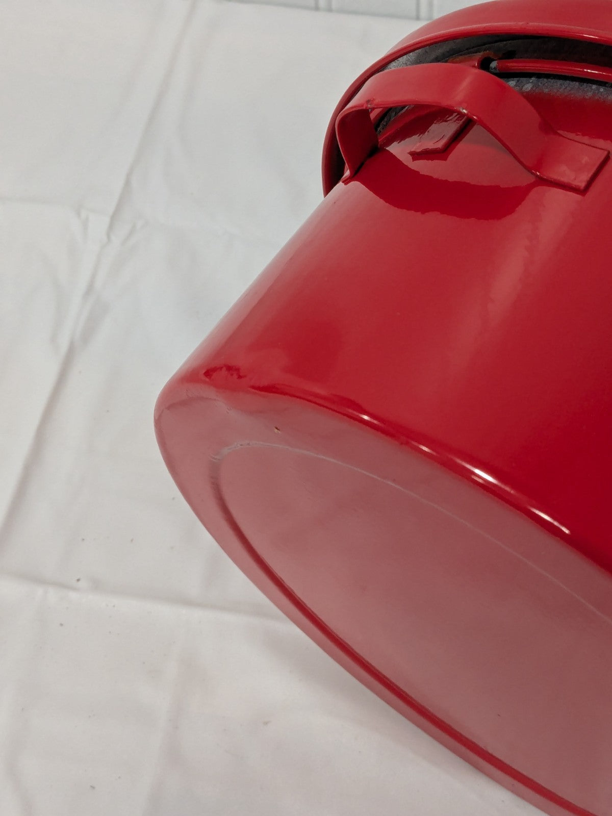 Eagle 2 Quart Capacity, Coated Steel, Red Bench Can B602 SMALL DENTS
