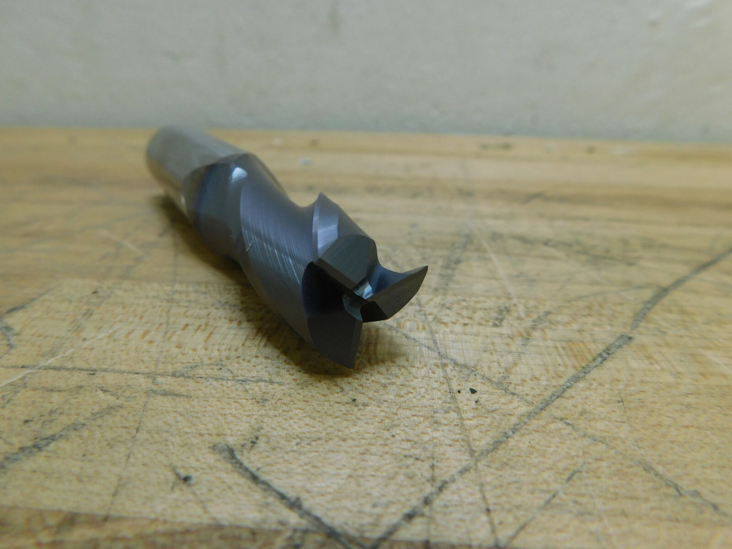 Niagara Cutter 3 Flute Carbide Square End Mill 11/16" Dia 1-3/8" LOC N