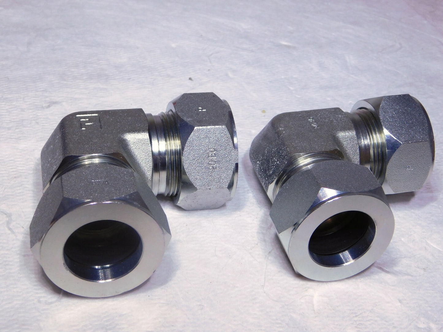Parker Steel 90º Union Elbow 1.25 OD Flareless Bite Type Fitting Qty-2 20 EBU-S