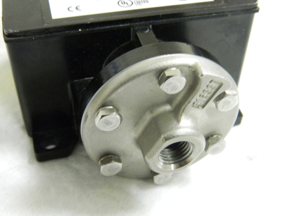 Ashcroft Watertight Single Setpoint Pressure Switch 1/4" Thread B424V30XCY