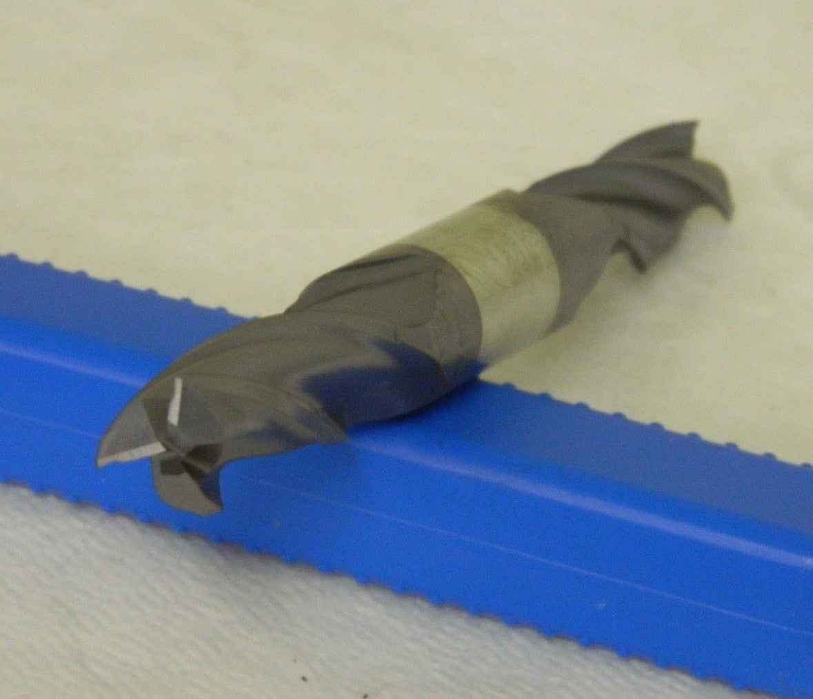 Niagara Cutter Double End Mill 9/16"x 1-3/8" x 5" HSS TiCN 3FL N8