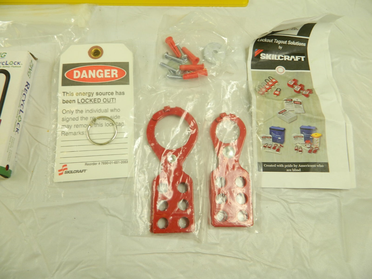 ABILITY ONE Lockout Device & Tag Station: Equipped, 8 Max Locks DAMAGED