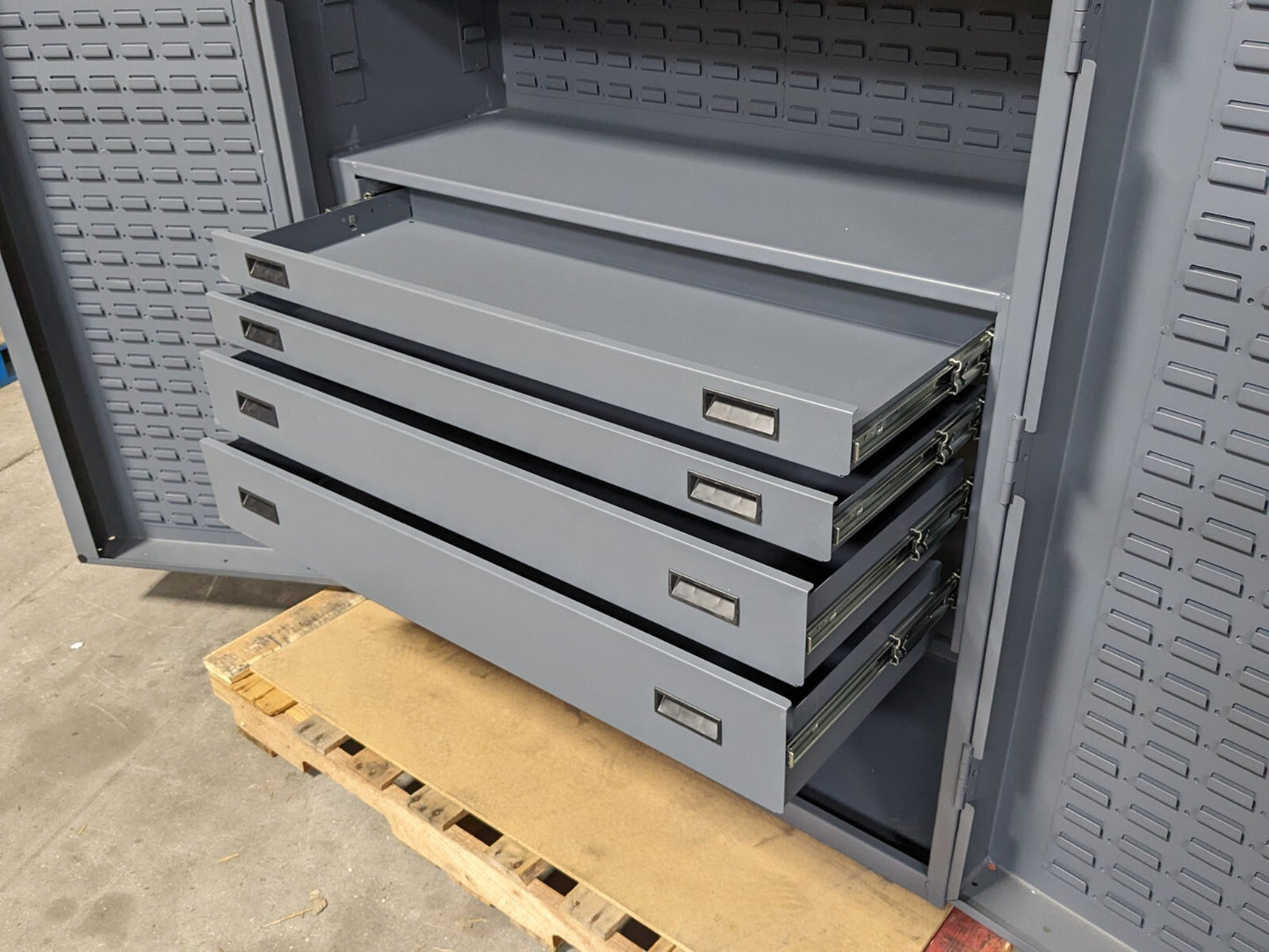 Durham Heavy Duty Storage Cabinet w/ Bins 4-Drawer 72 x 48 x 24 SCRATCH N DENT
