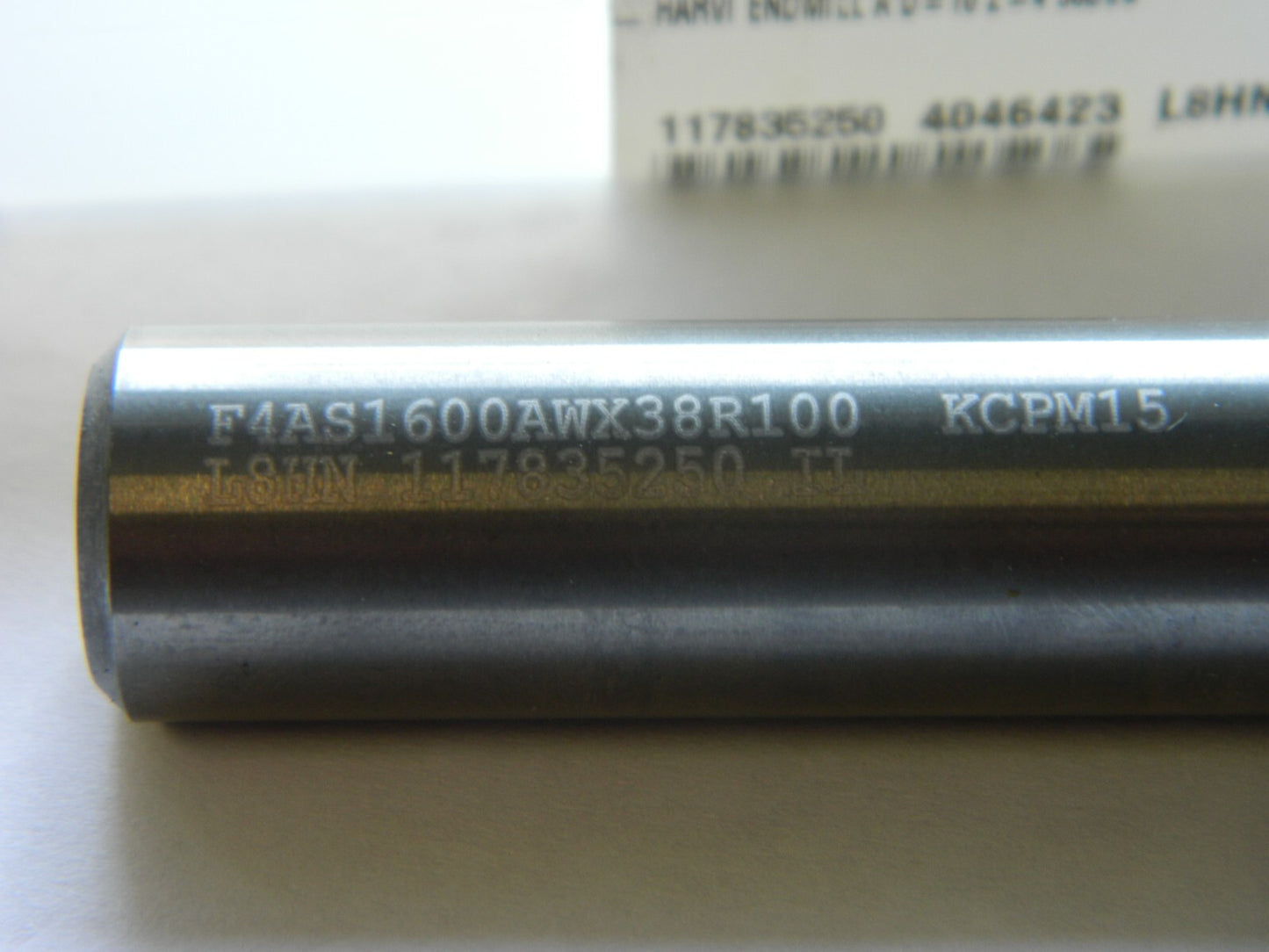 KENNAMETAL Corner Radius End Mill 0.63" Dia 0.9449" LOC 0.0394" Radius 4 Fl carb