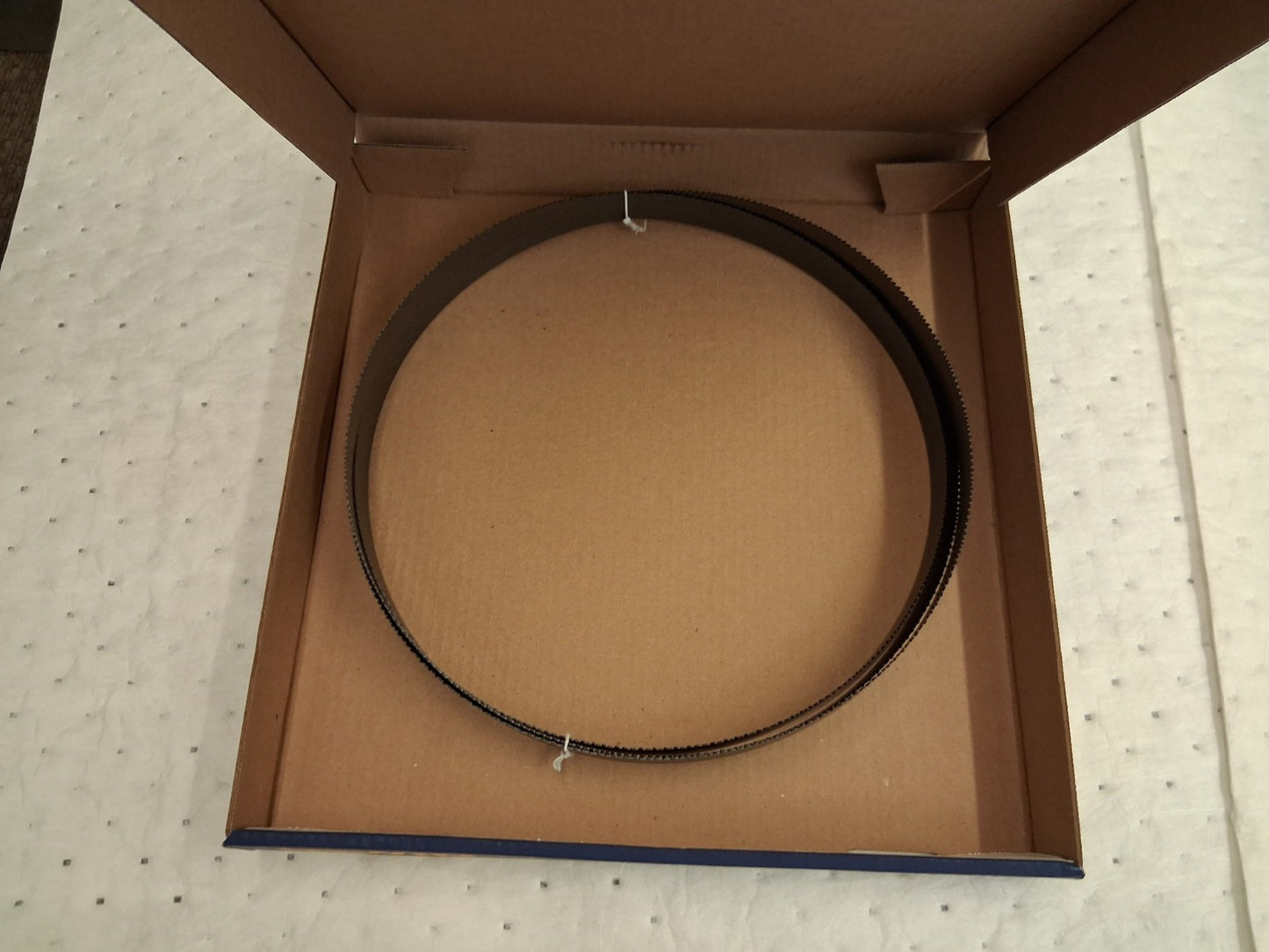 Irwin Blades Welded Bandsaw Blade 10ft 10-1/2" L x 1" W 87682IBB103315