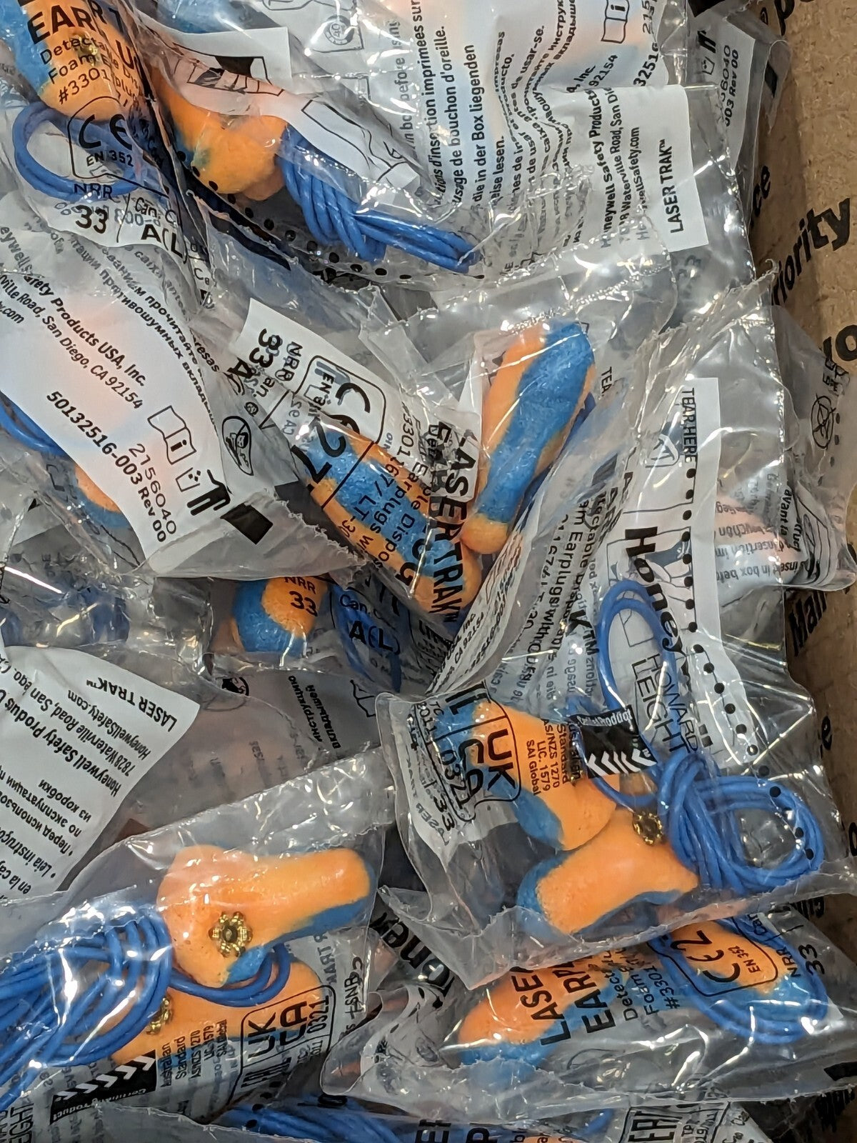 HOWARD LEIGHT Earplugs: Non-PVC Foam & Brass, Corded Approx. 300 Pairs LT-30