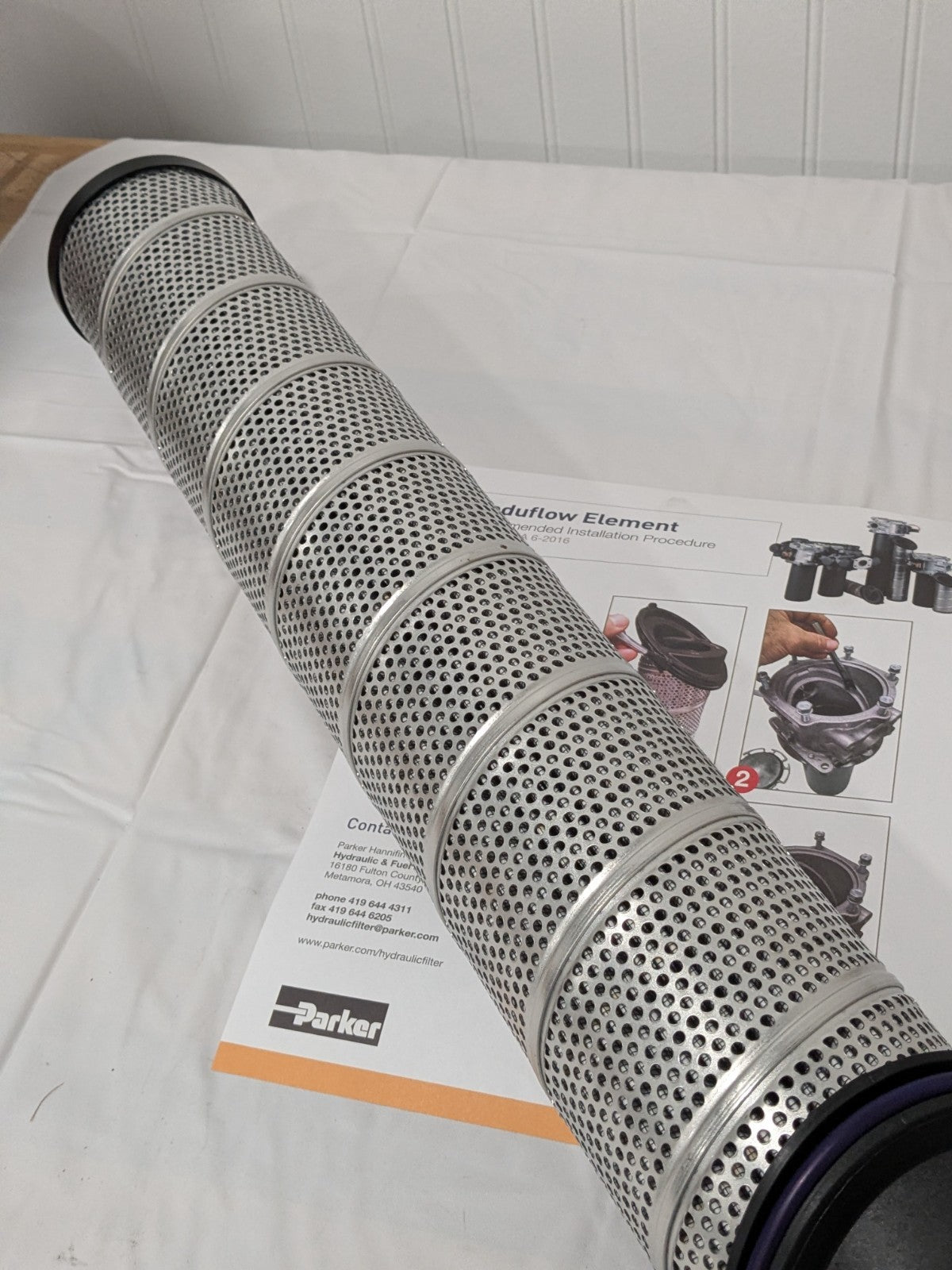 Parker Hydraulic Filter Element: Microglass, 10 Micron, 4.5000" OD 937399Q