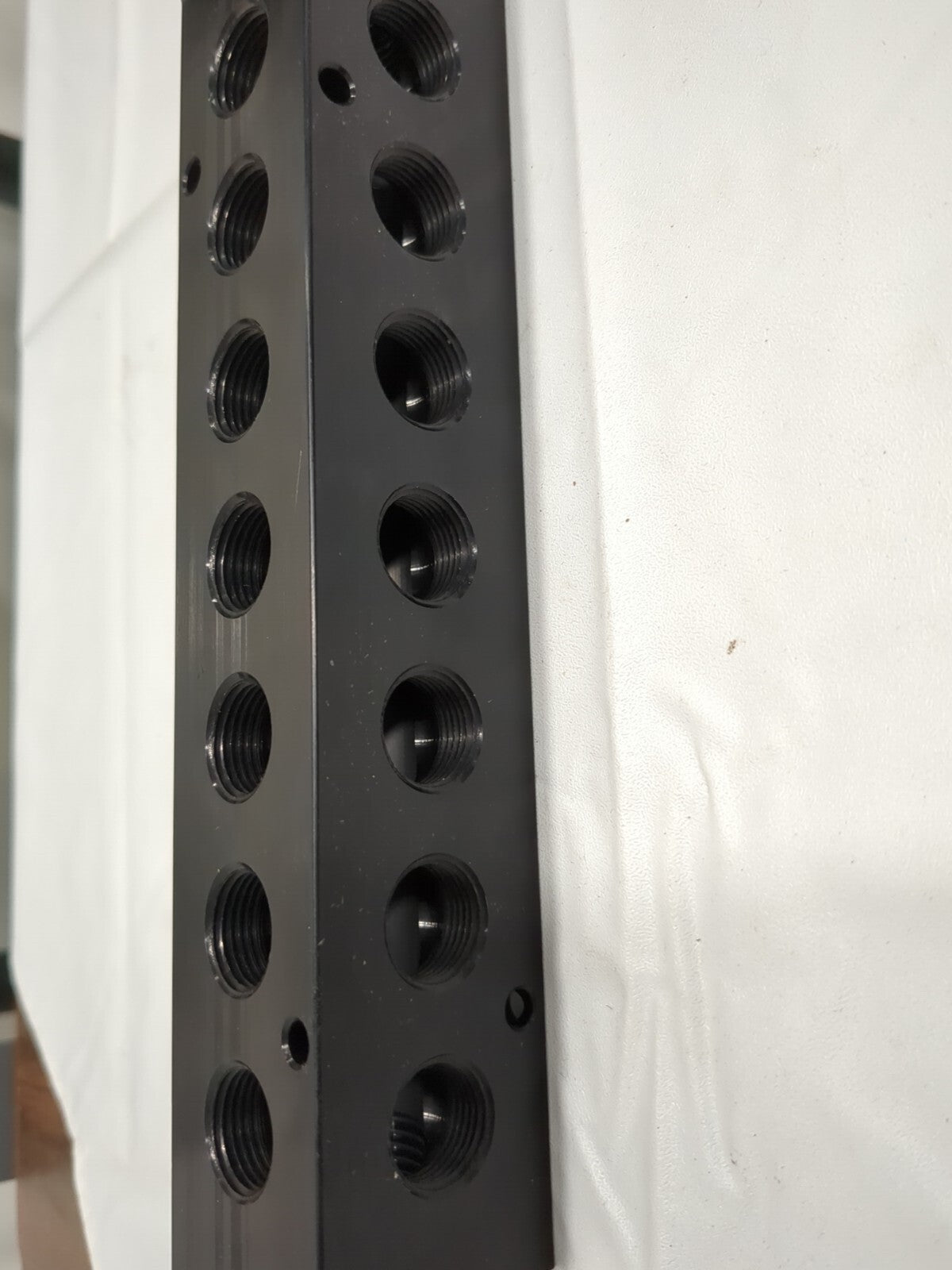 Manifold: 1/2" Inlet, 3/8" Outlet, 2 Inlet Ports, 7 Outlet Ports PCM30