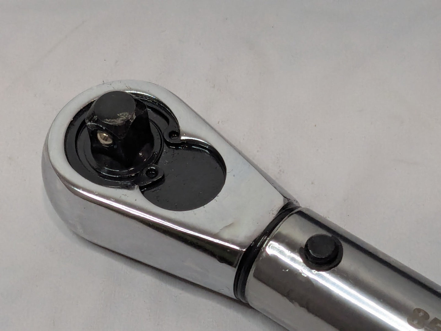 GEARWRENCH Micrometer Torque Wrench 3/8" DR 30"-250" Lb Max 85061M