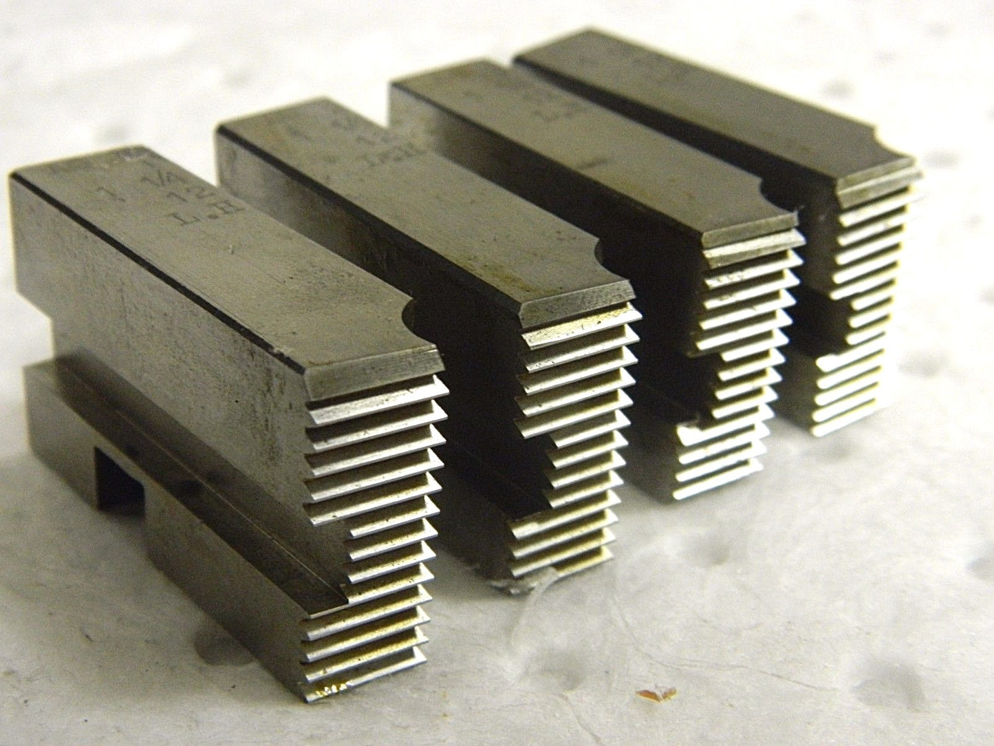 Thread Chasers Set 1-1/4-12" Qty 4 Pcs 05299524
