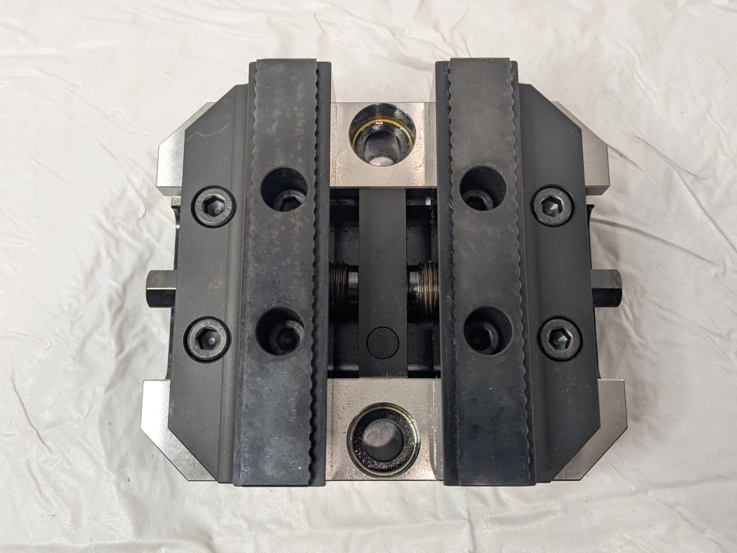 5th Axis Self-Centering Vise Manual 125.7mm x 152.4mm x 73.6mm V562X