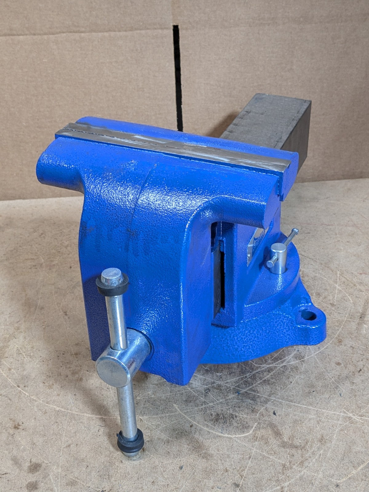 Gibraltar Combination Pipe and Bench Vise w/ Swivel Base 8" Jaw Width 8" Opening