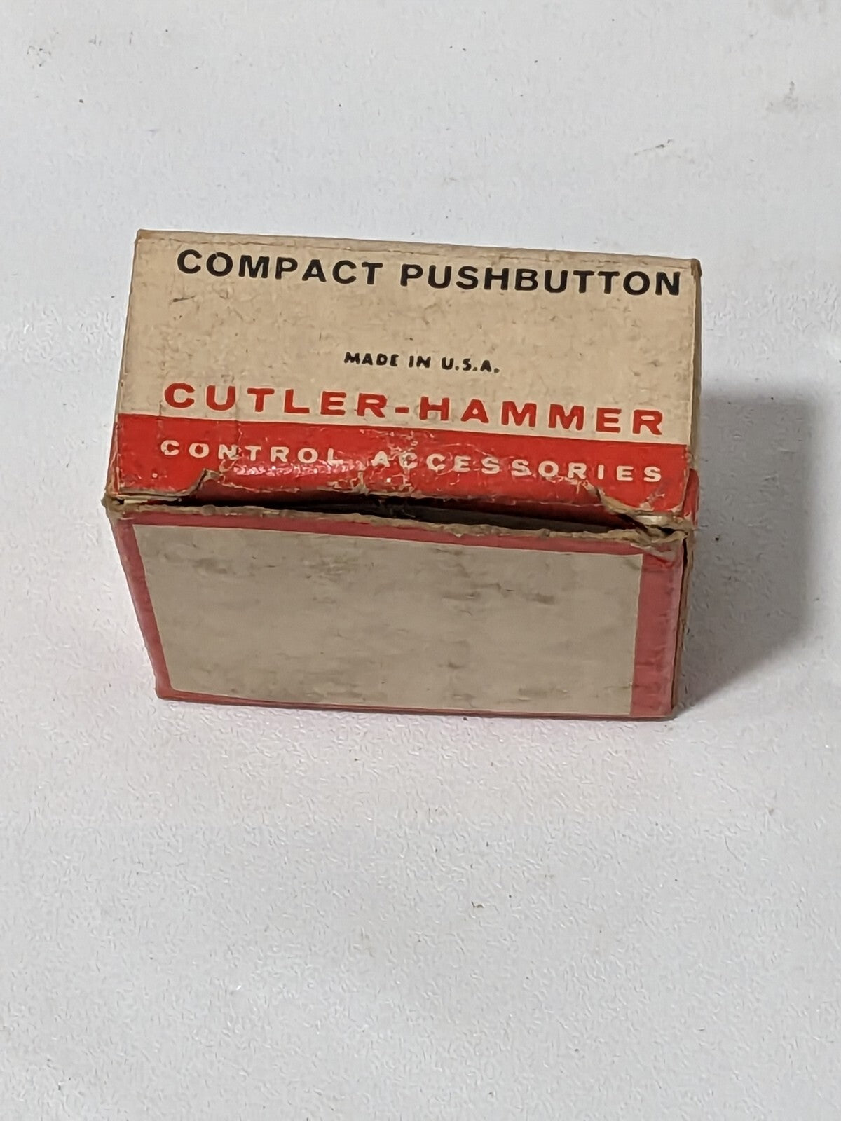 Cutler-Hammer Compact Oiltight Pushbutton Padlock Attachment E30KT2