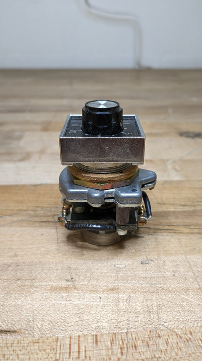 CUTLER HAMMER E30KP13 SER. A4 50V .047A NSMP Eaton E30 Potentiometer
