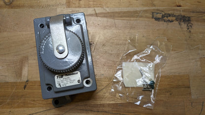 Russellstoll Receptacle 3744-RS 10/15A 125/250/600V 3W 4P New Surplus