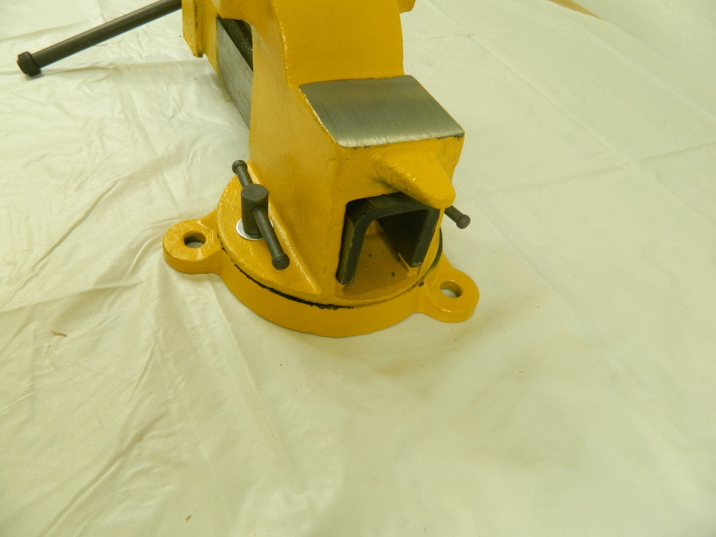 YOST VISES Bench & Pipe Combination Vise: 4" Jaw Width & Opening 904-HV