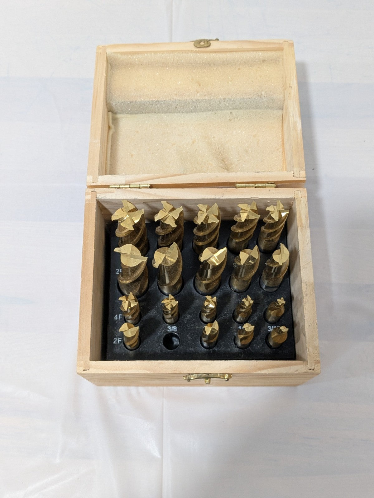 MHC 19 Pc Square End Mill Set 3/16" to 3/4", 2 & 4 Flute 320-0000 DAMAGED CASE