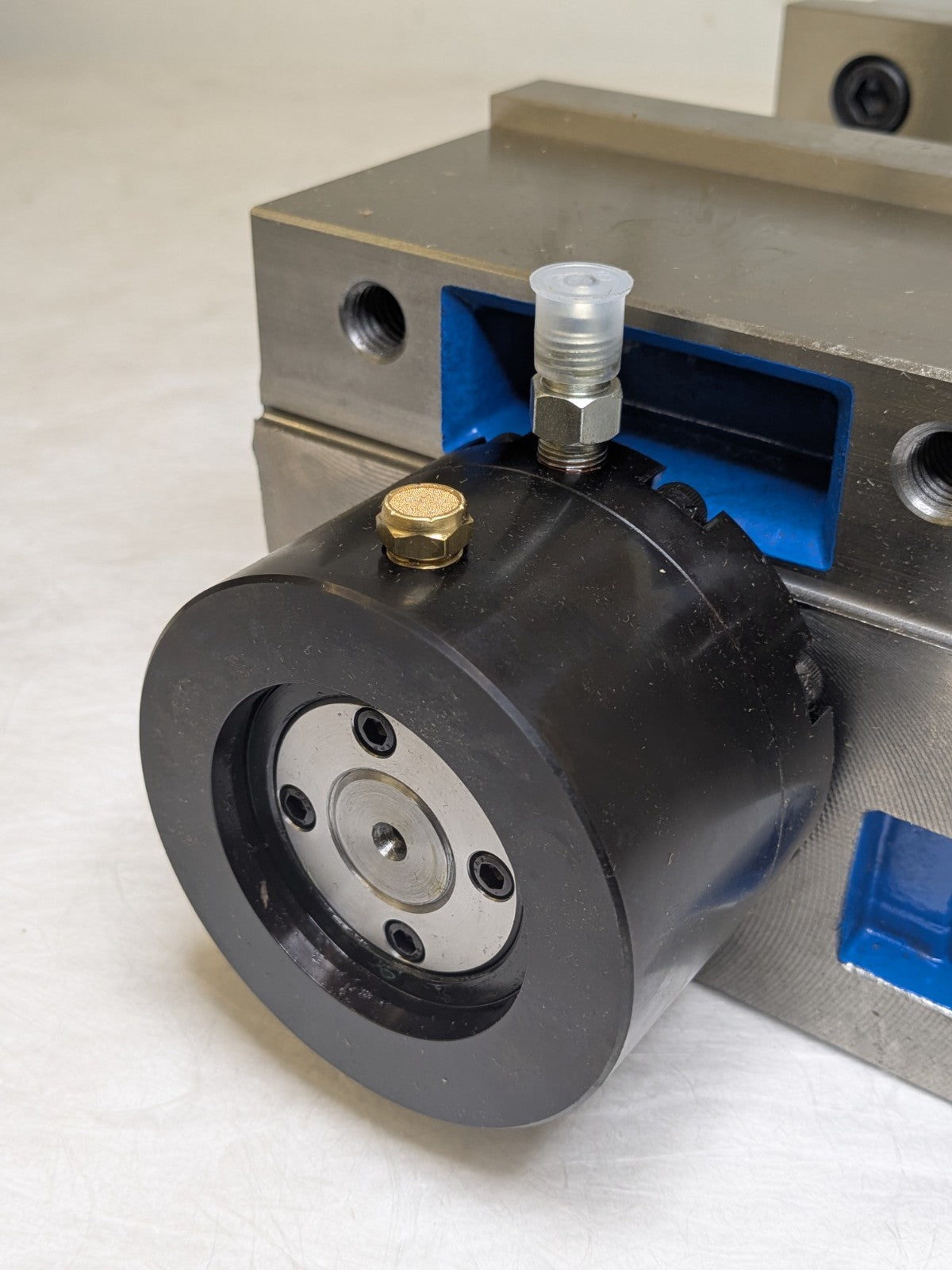 Kurt Hydraulic VersatileLock Machine Vise 6" Jaw Width 6" Opening 3600H