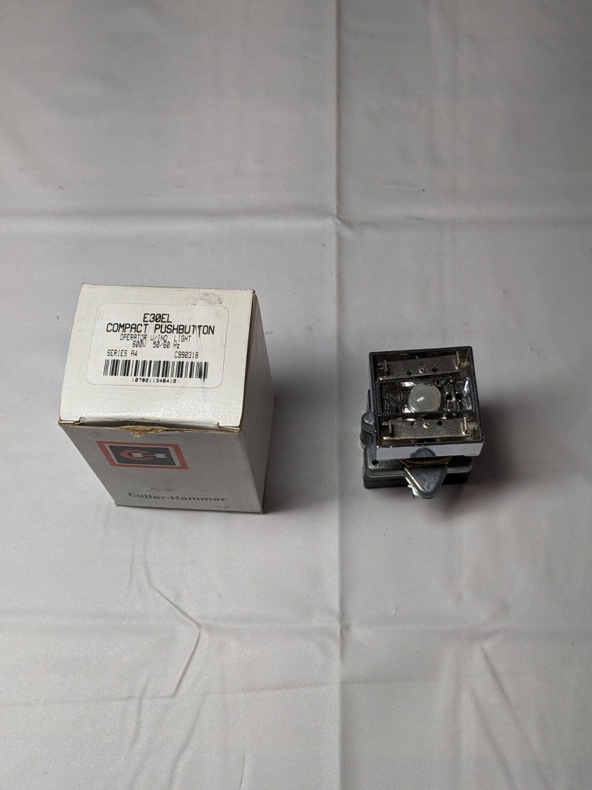 Cutler-Hammer Compact Pushbutton W/IND. Light 600V. 50/60Hz E30EL