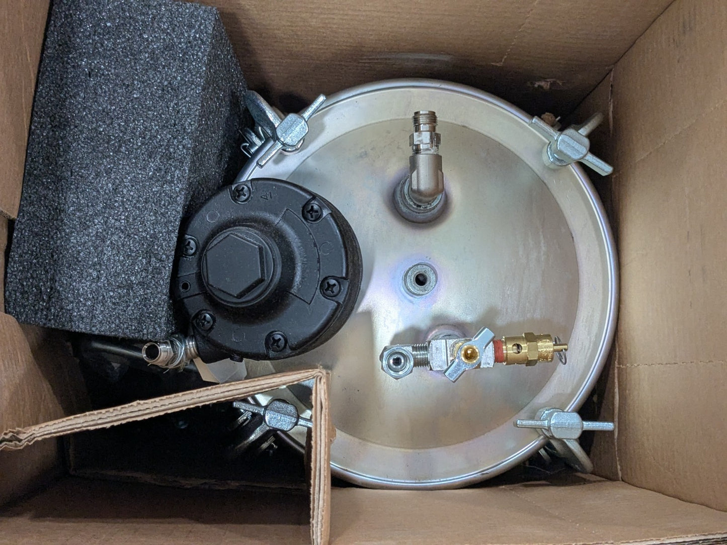 Binks 2.8 Gallon Pressure Tank Zinc Plated Double Regulator 83C-221