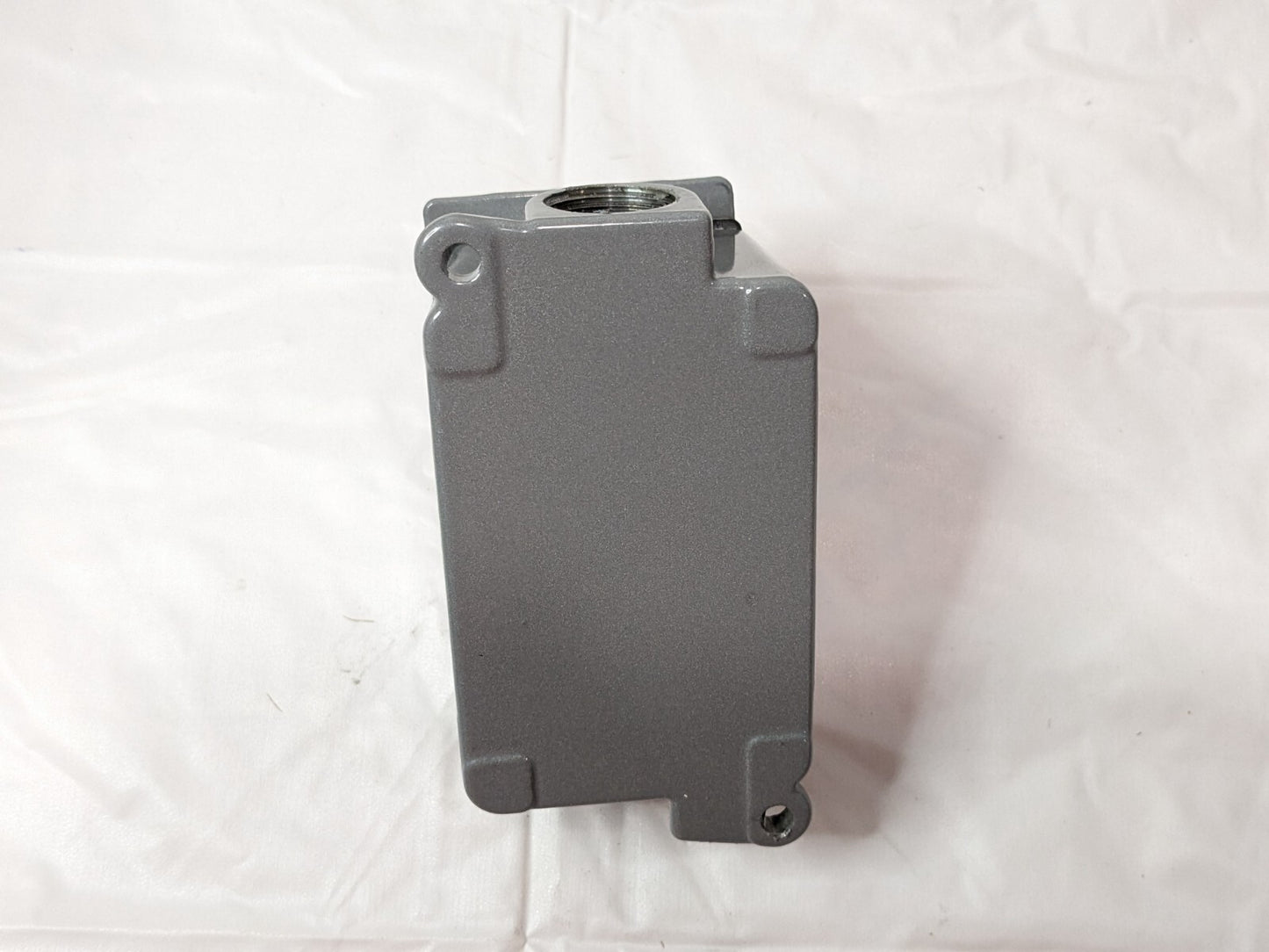 Thomas & Betts Russellstoll Screw Cap Receptacle FS/FD 2P-3W 250V 20A 3743-RS