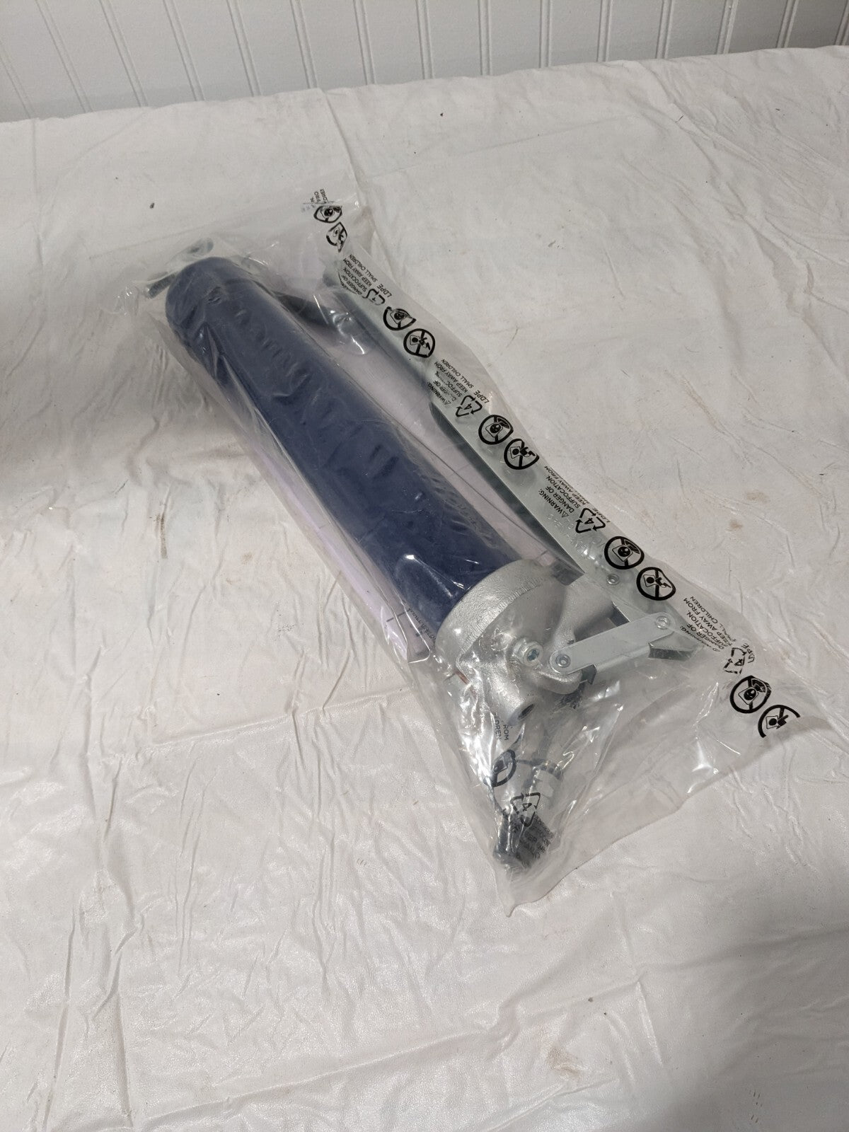 LINCOLN Manual Grease Gun: 4,500 psi, 16 oz Cartridge 1147
