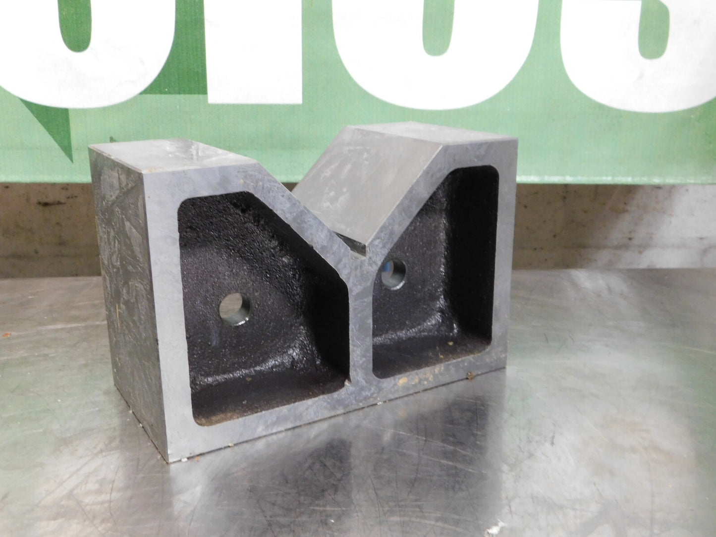 Groz Single Cast Iron V-Block 5 Max Cap 90° Angle VB/C/10