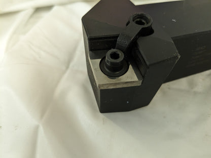 DORIAN Indexable Turning Toolholder: MCRN Toolholder MCRNR246E