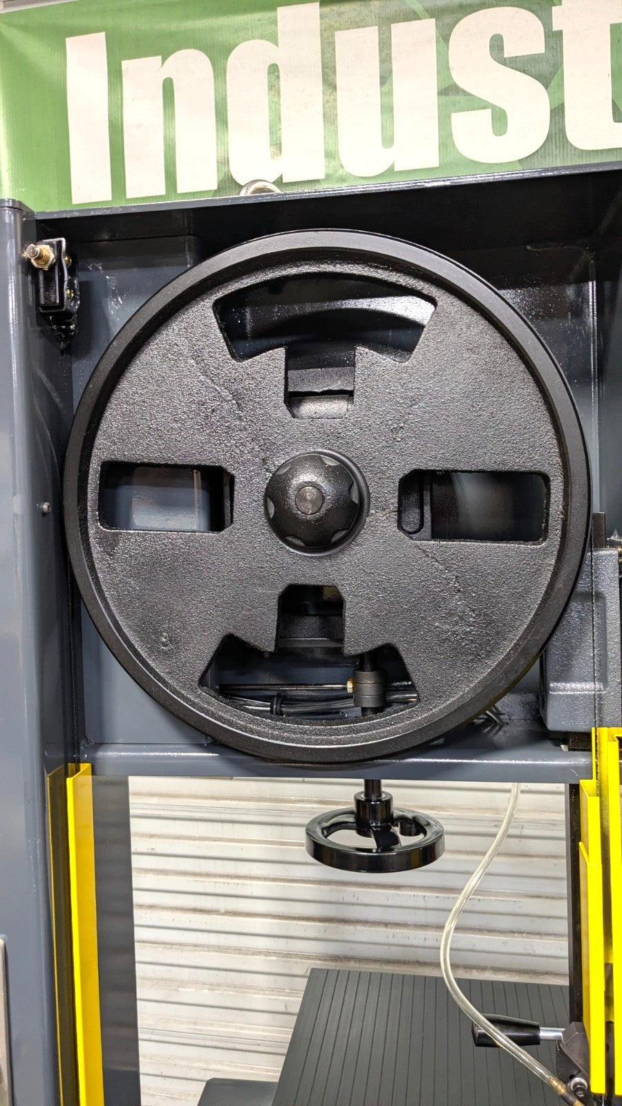 DAKE V-16 Vertical Bandsaw - 220/440V 3PH  2HP 987030  *Shipping Damage*