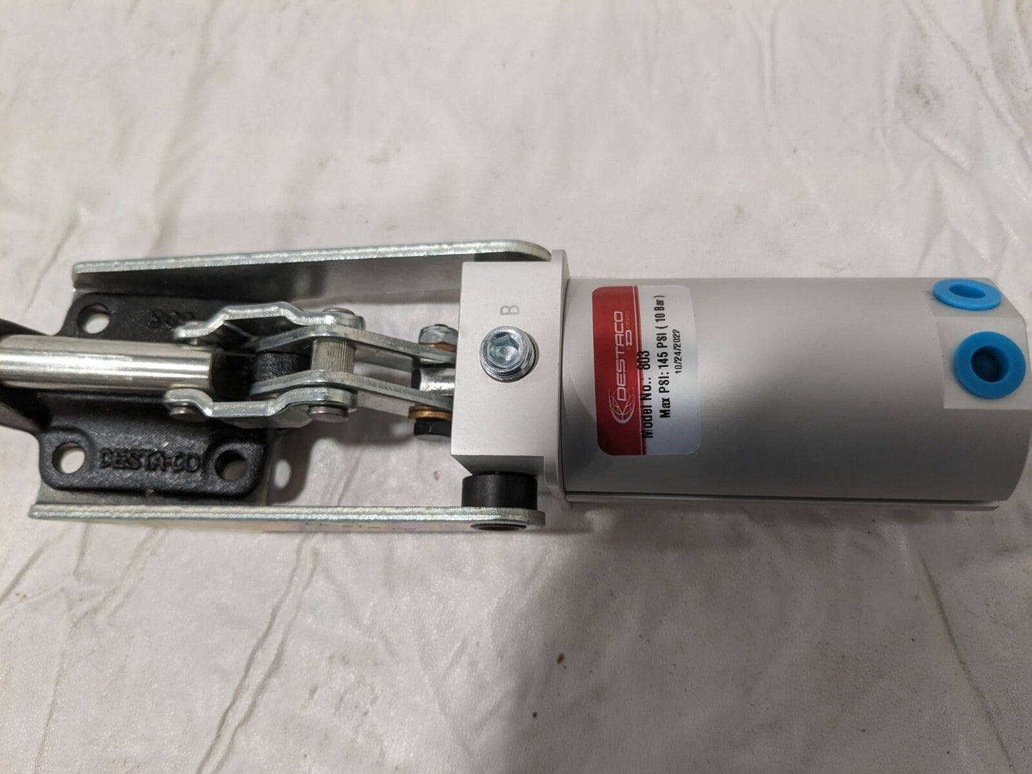 DE-STA-CO 600 Lb CapacityAir Power Straight Line Action Clamp 803