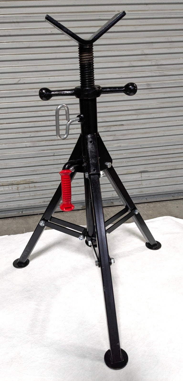 Folding V-Head Pipe Stand  12"/2000Lb Cap   27-41" Adjustable Height  33-05-250