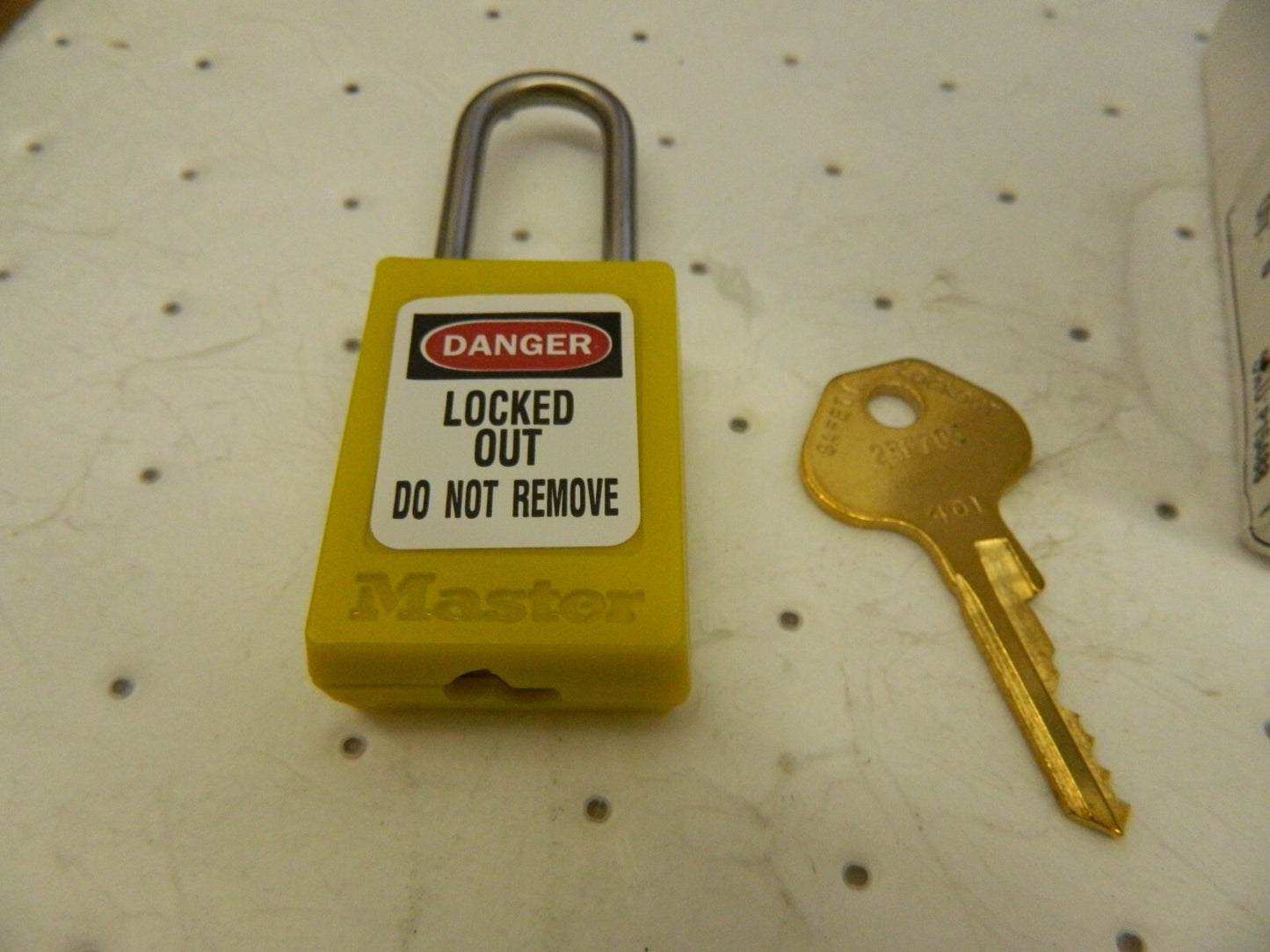 MASTER LOCK qty 6 Lockout PadlockKeyed Alike &amp; Keyed Different S31KAYLW