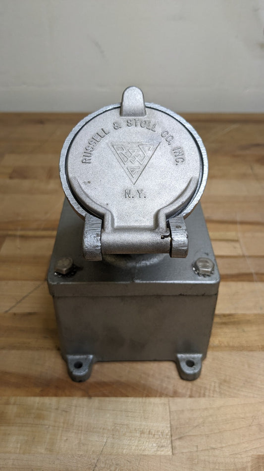 Russell Stoll 4233 Receptacle 440-AC