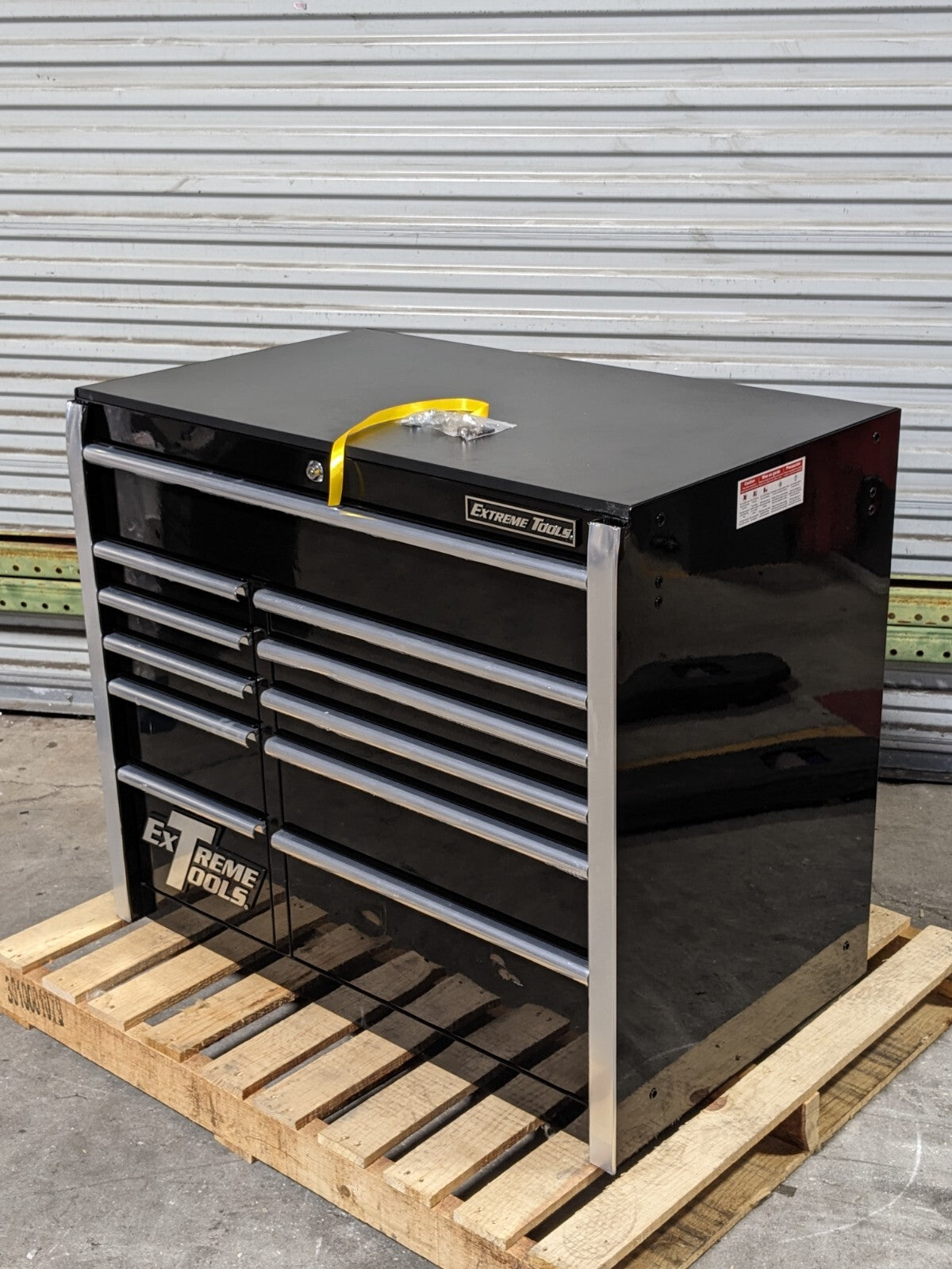Extreme Tools Roller Cabinet Tool Box 11 Drawer 41" x 25" x 42" S