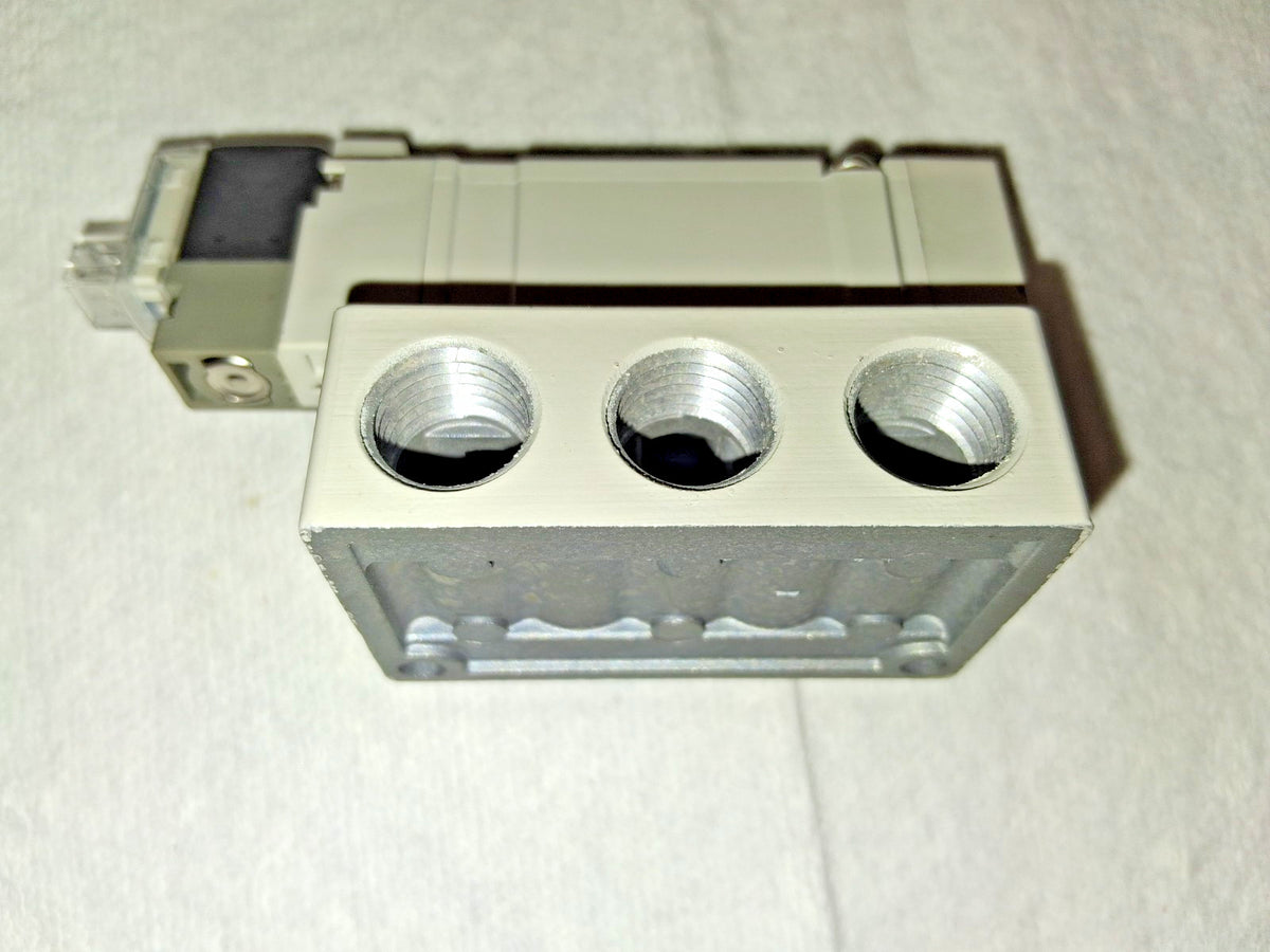 SMC PNEUMATICS 0.7 Cv Flow Rate Single Solenoid Pilot Operated Valve SY5140-5LZ