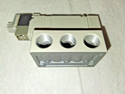 SMC PNEUMATICS 0.7 Cv Flow Rate Single Solenoid Pilot Operated Valve SY5140-5LZ