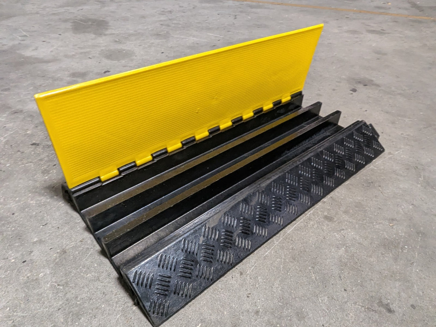 Wearwell Powerhouse 3-Channel Straight Floor Cable Protector PWR.3CHAN.HD.BYL