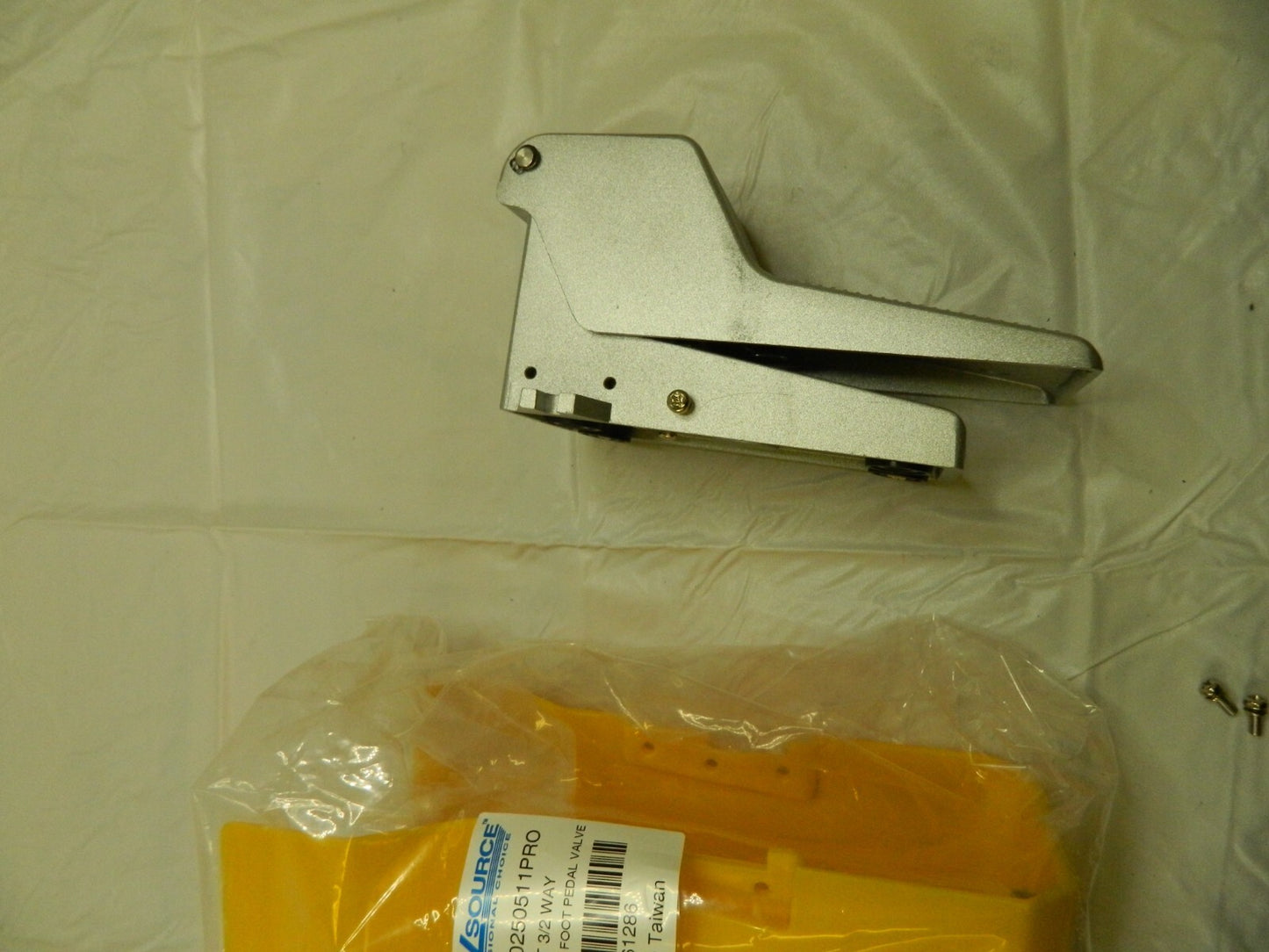 Manually Operated Valve: Foot Pedal with Guard 4730250511PRO