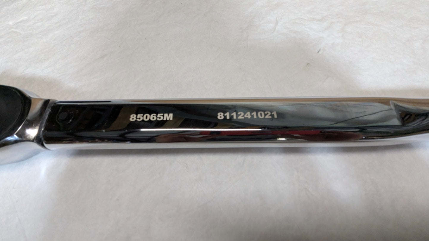 GEARWRENCH  3/4" Drive Racheting Torque Wrench  100-600 ft/lbs.  85065M