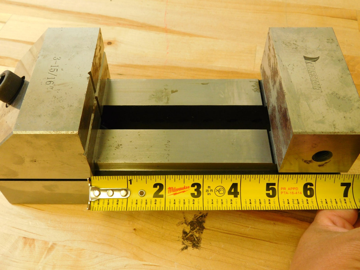 INTERSTATE Toolmaker's Vise 3-15/16" Jaw Width 5"Jaw Opening Capacity 201701067